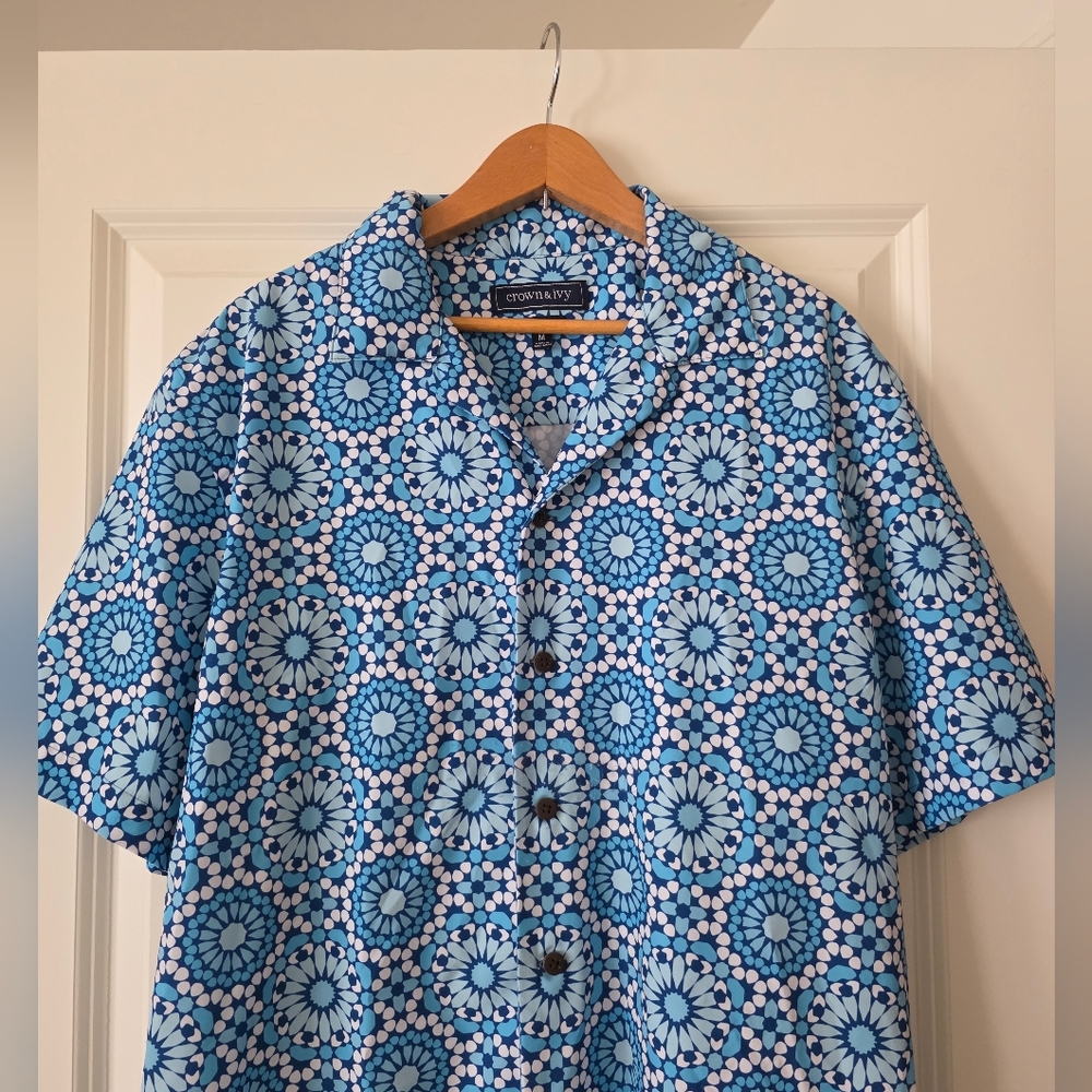 Crown & Ivy Short Sleeve Button Collar Shirt Mens M Preppy Golf Hawaiin